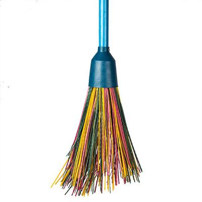 Метла синтетическая "Чистюля" пласт.черенок